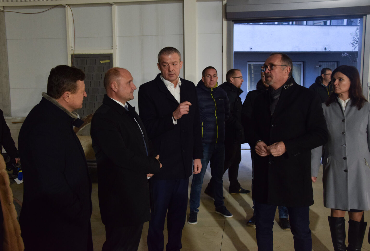 Po výjazdovom rokovaní sa predseda TSK a štátny tajomník ministerstva financií prišli pozrieť na výstavbu Regionálnej hokejovej akadémie. Foto: Rasťo Harakal