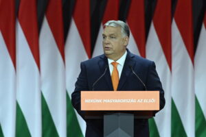 Primátor Győru kritizuje zásah na Orbánovom mítingu