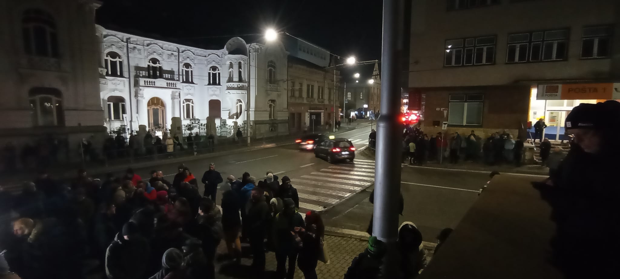 VIDEO Žilinčania vyšli do ulíc a protestujú proti súčasnej vláde. Spoločne skandujú: Nebudeme ticho