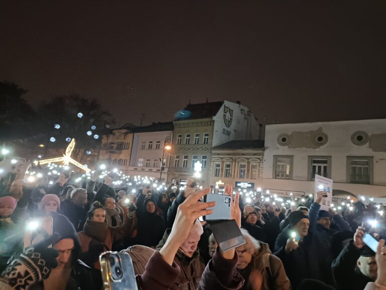 V Košiciach protestovali proti vláde tisícky ľudí