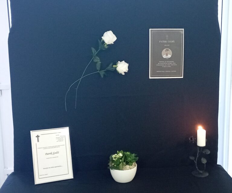 Pietne miesto na škole, kde chodil Patrik. FOTO: David Markovič, Žilinský Štandard