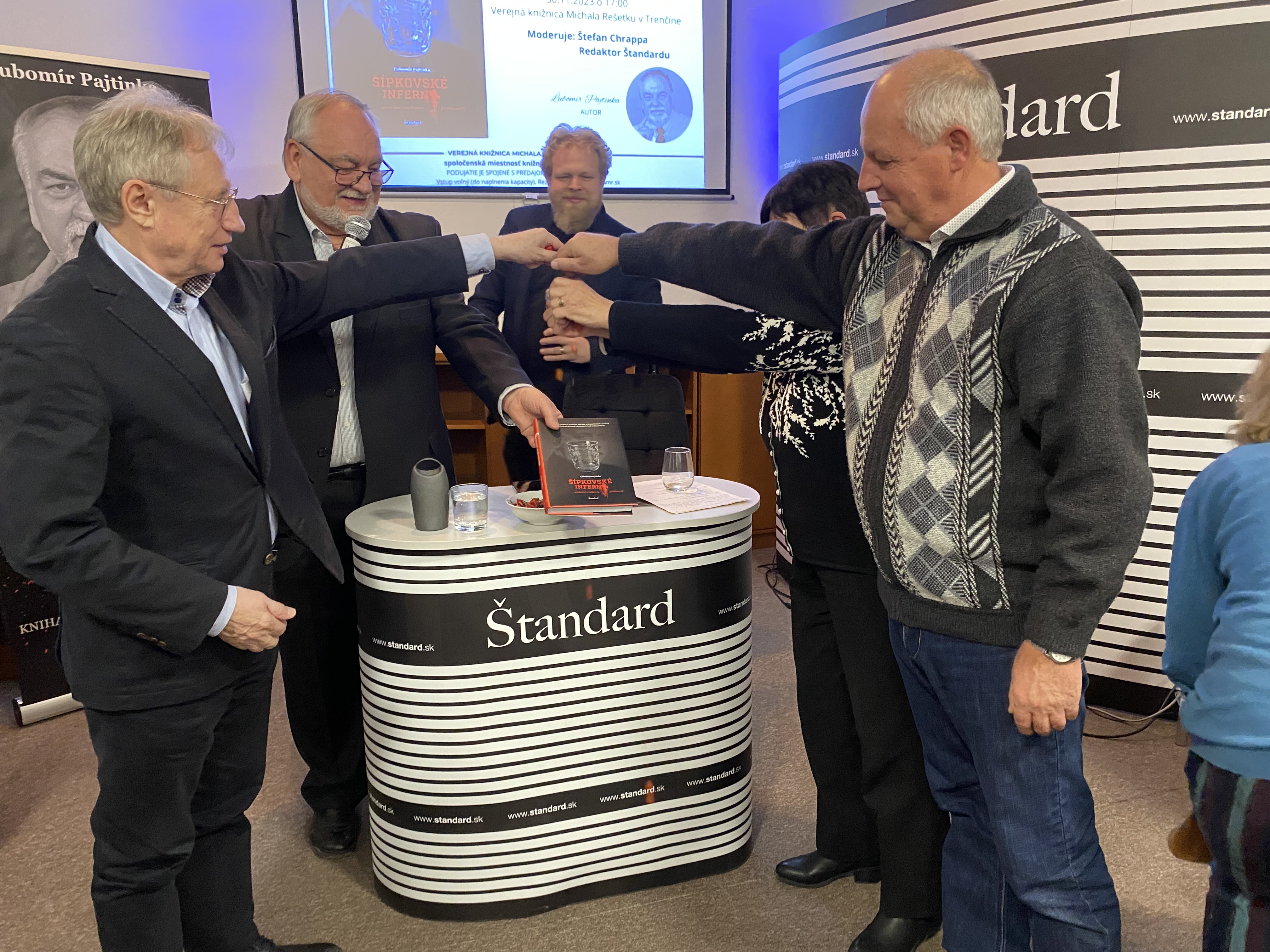 V Trenčíne pokrstili knihu Šípkovské inferno. Za skutočnými príbehmi stoja skutoční hrdinovia