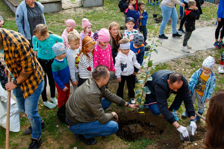 FOTO: Trenčianska materská škola môže byť vzorom. Založila vlastné Ovocné miniarborétum