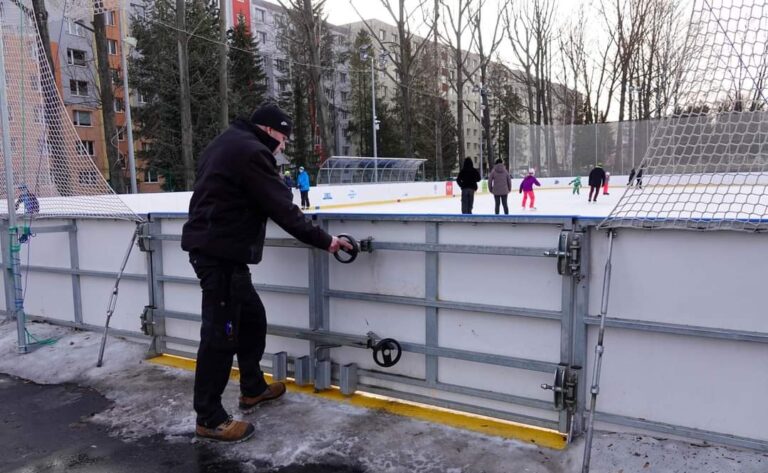 Poprad spustil do prevádzky otvorenú ľadovú plochu na sídlisku