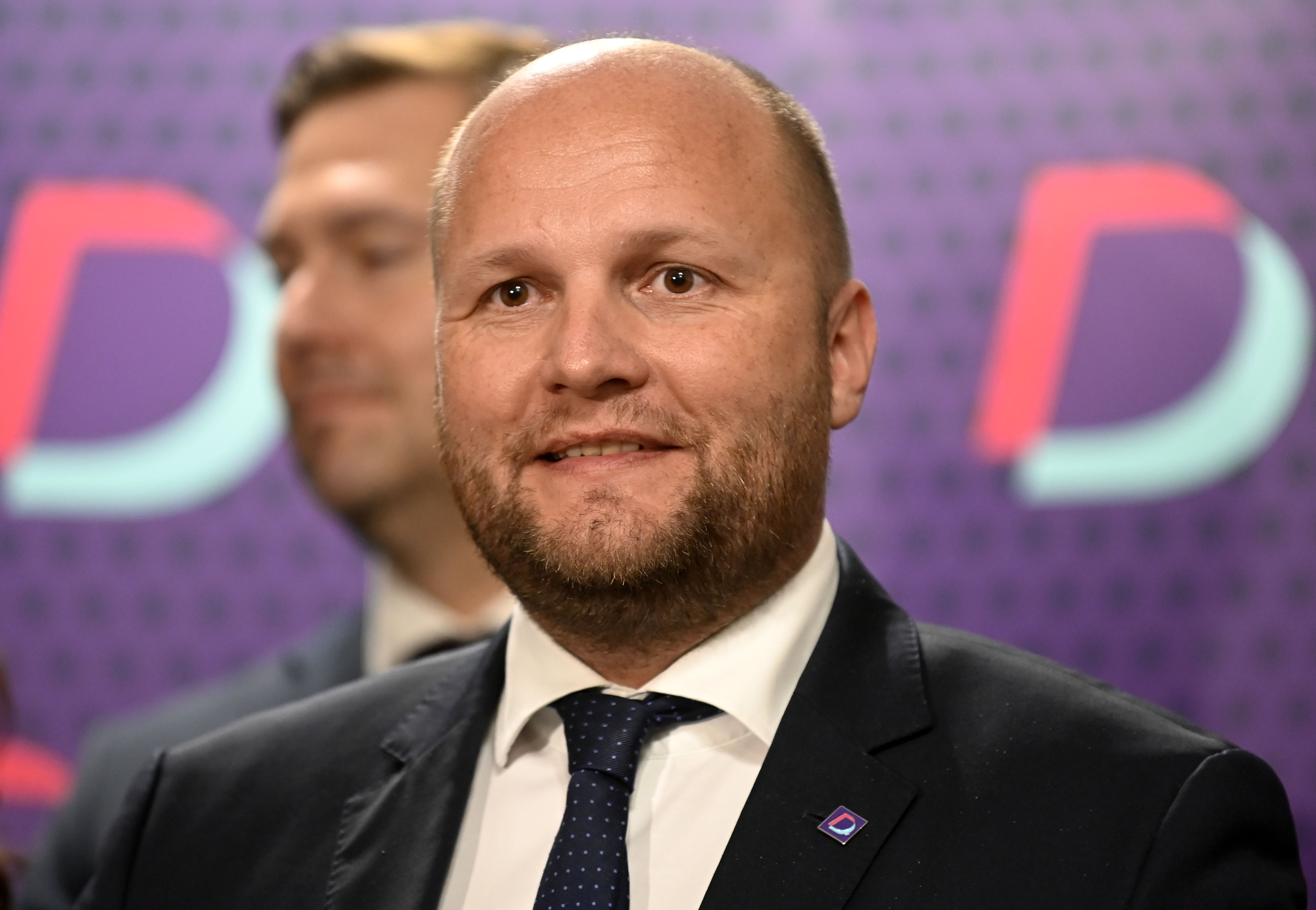 Naď bude vysvetľovať darovanie munície Ukrajine. Policajti ho nenašli, ozval sa z Kanady