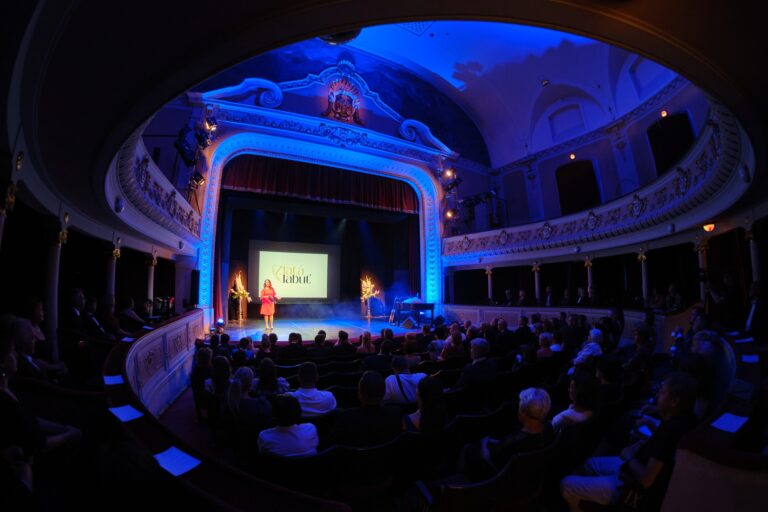 Spišské divadlo uvedie celoslovenskú premiéru dramatizácie románu Šeptuchy