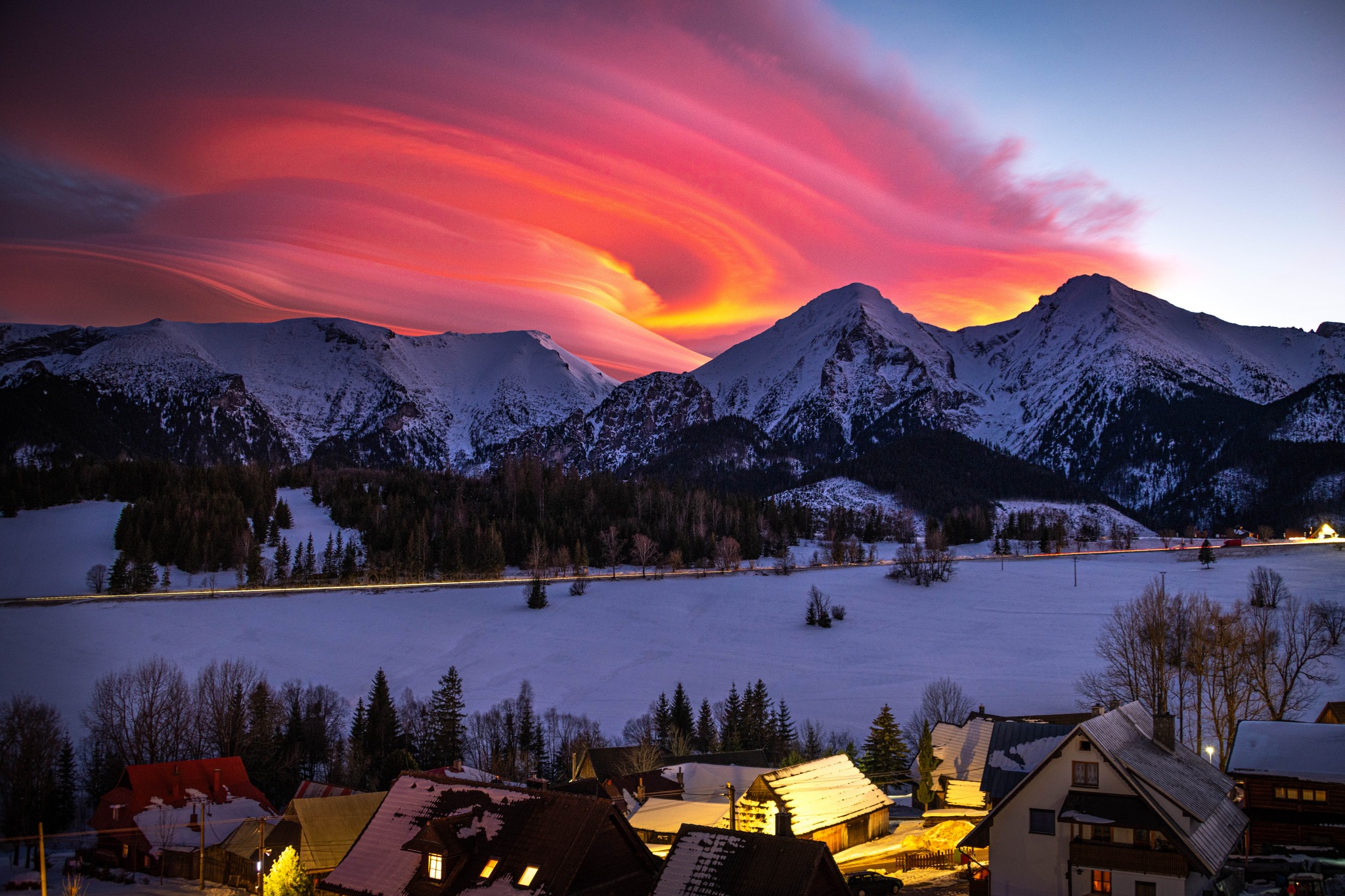 Ďalší fascinujúci nebeský úkaz na oblohe. Pozorovali ste aj vy Lenticularis?