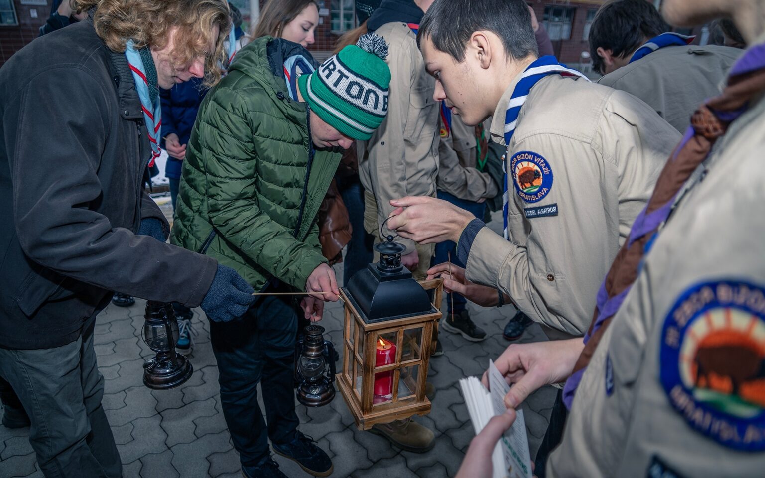 Skauti roznesú Betlehemské svetlo po celom Slovensku. Foto: ZSSK