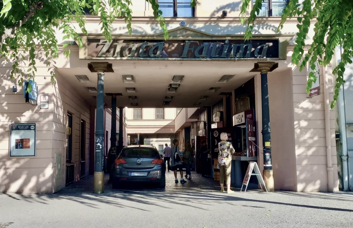 Pasáž Zlatá Fatima uzatvorili. Vozidlá sa dnu dostanú už iba v nevyhnutnom prípade