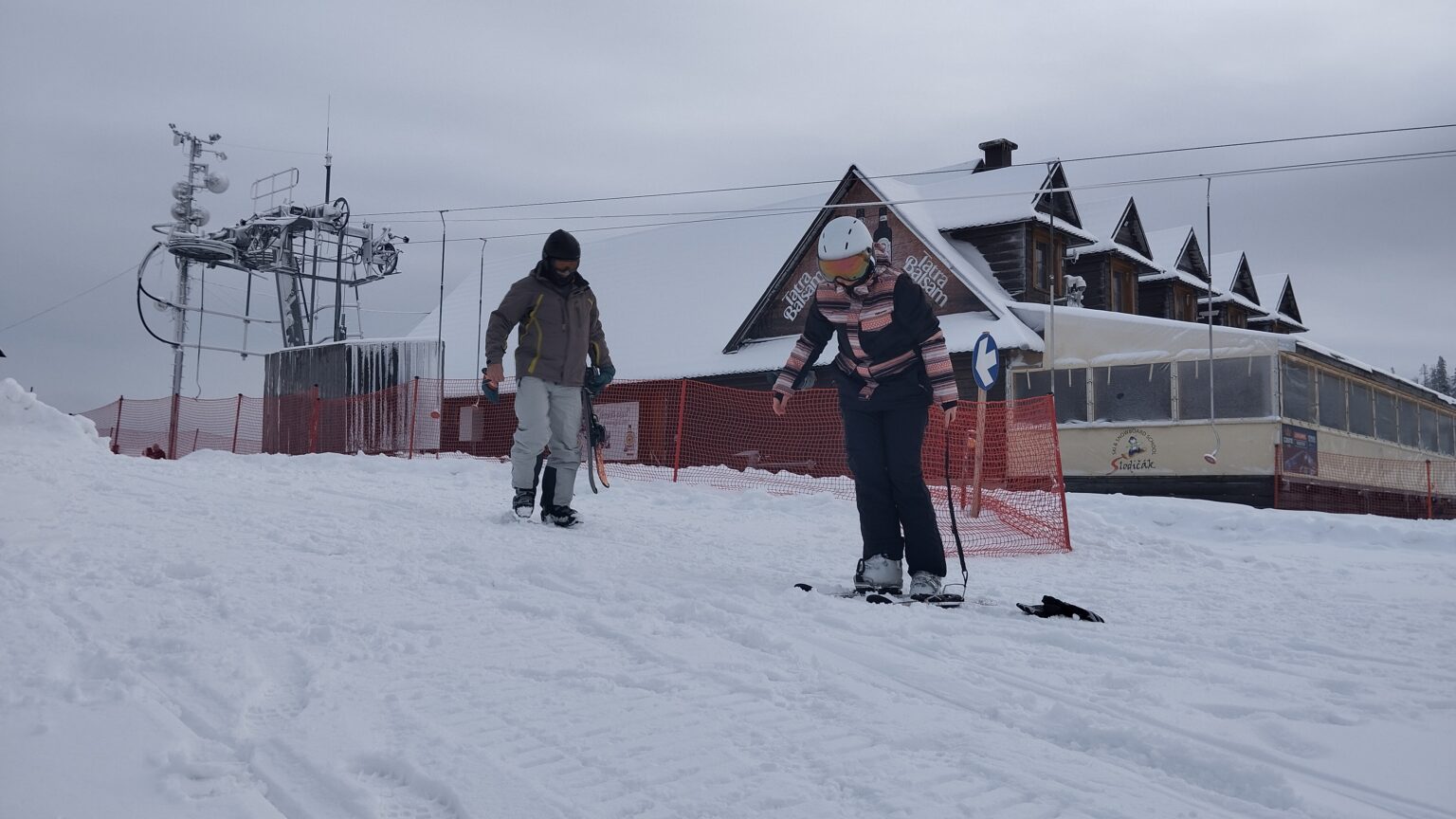 V stredisku Strednica v Ždiari sa začala lyžiarska sezóna. Foto: Rastislav Ovšonka