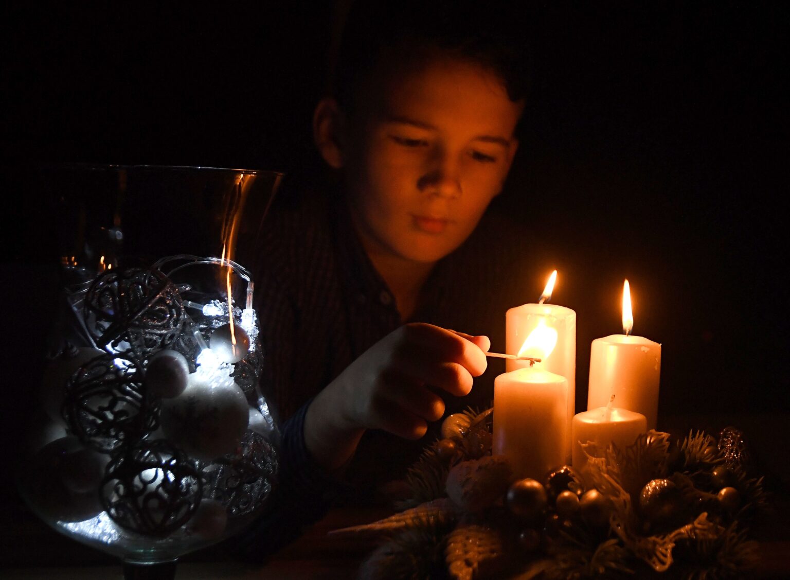 Zapaľovanie adventných sviec. Foto: Roman Hanc/TASR