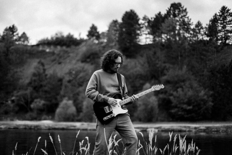 Spolupracoval s producentmi z Anglicka: Spevák Peter Aristone predstaví svoju tvorbu