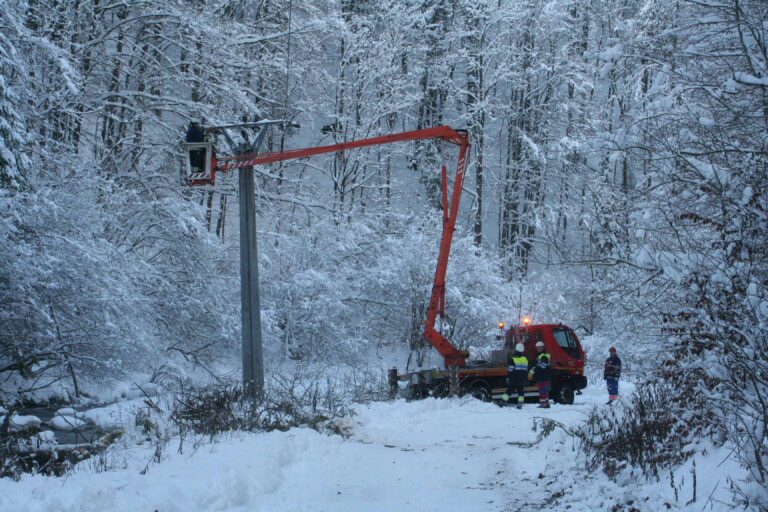 Na strednom Slovensku je bez elektrickej energie 18-tisíc odberných miest