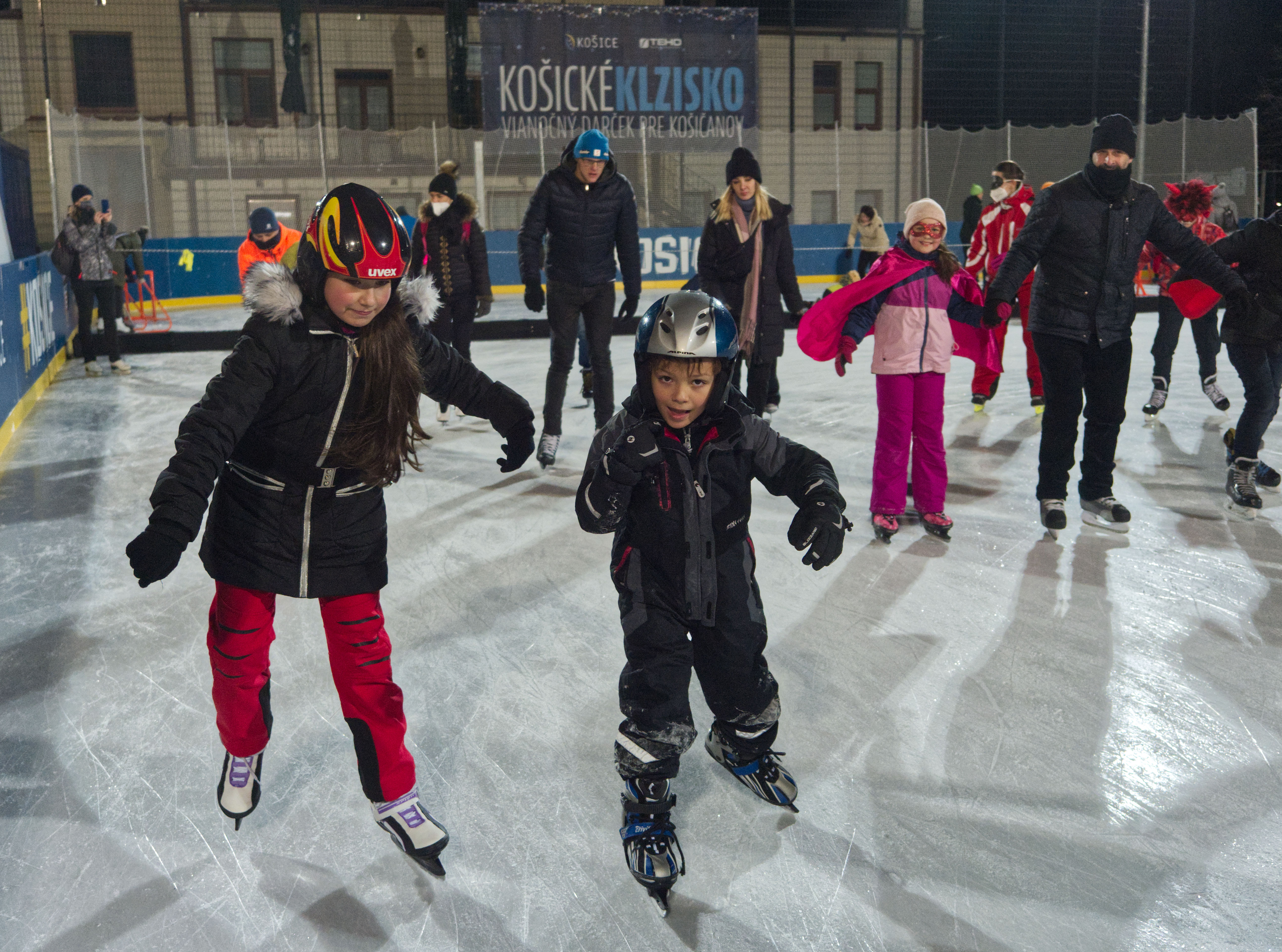 Vianočný darček mesta pre korčuliarov. Klzisko v Mestskom parku predsa len otvoria