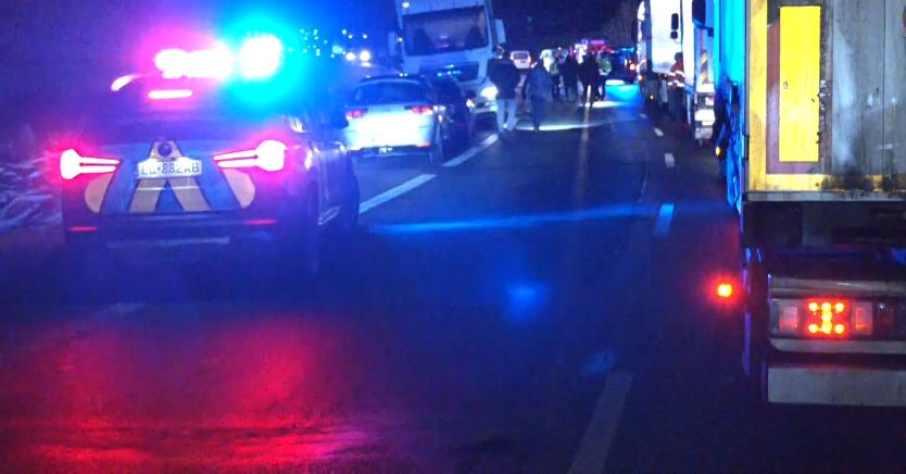 Foto: Tragická nehoda pri Zvolene: Zrazil sa kamión s dodávkou, jedna žena zahynula