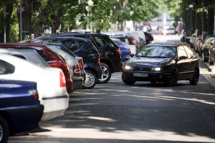 Vodiči budú platiť v mestskej parkovacej zóne v Partizánskom viac ako doteraz