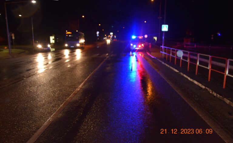 Vodič zrazil na priechode ženu a z miesta ušiel