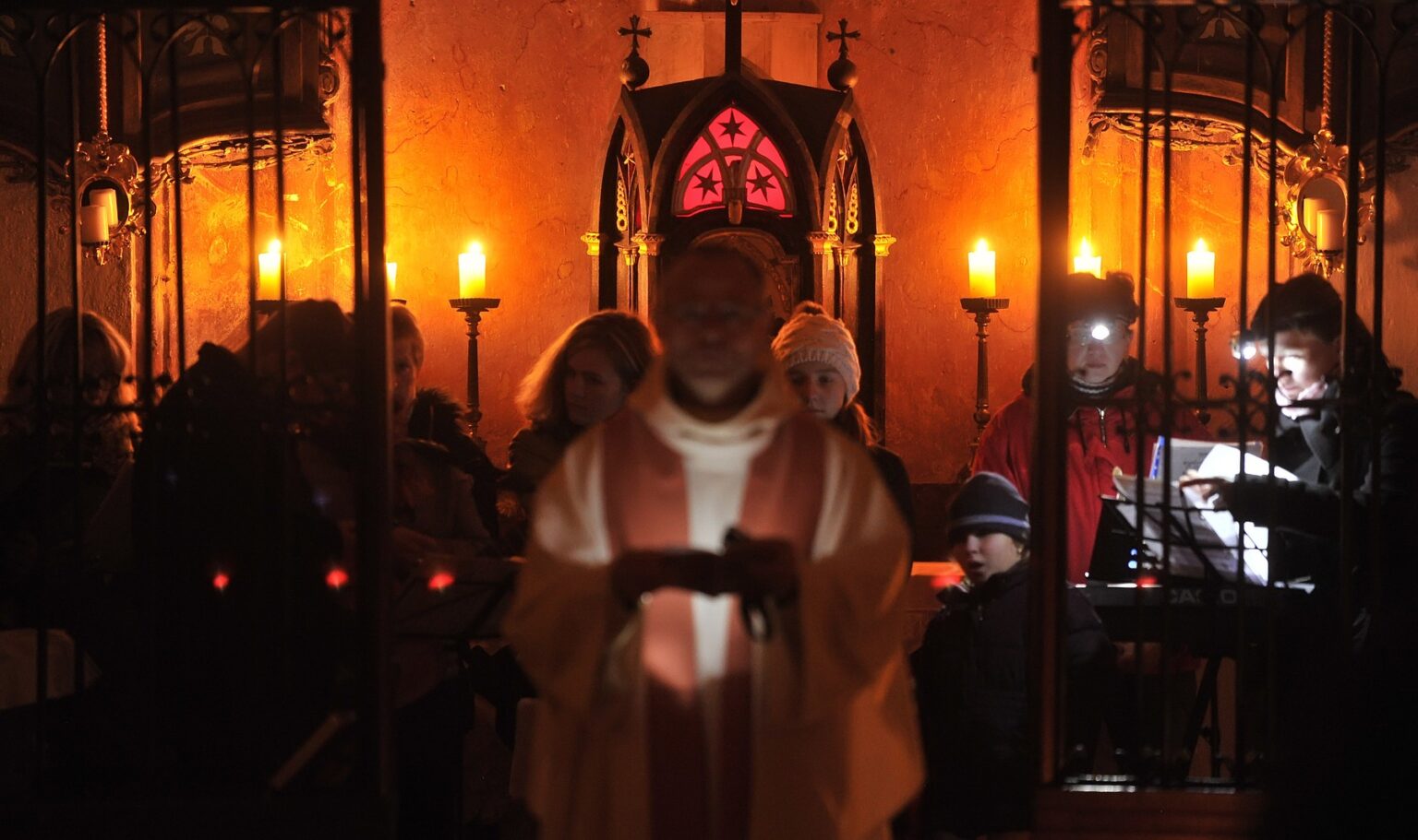 Roráty v kostole sv. Jana Nepomuckého v Žďári nad Sázavou. Foto: Profimedia.sk