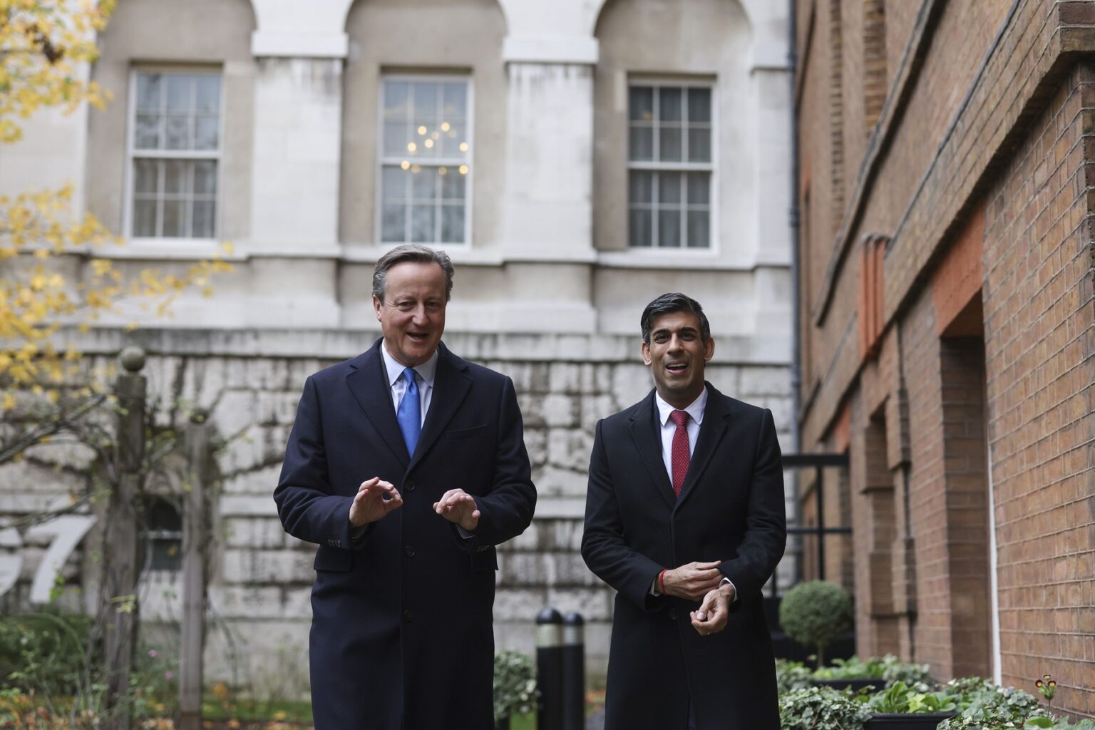 Dave Cameron a Rishi Sunak. Foto: Profimedia.sk