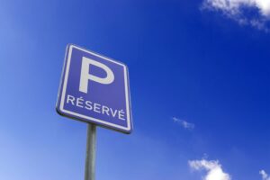 Viete, ako si vybaviť vyhradené miesto na parkovanie v Prešove a ako postupovať, keď ste zdravotne ťažko postihnutý?