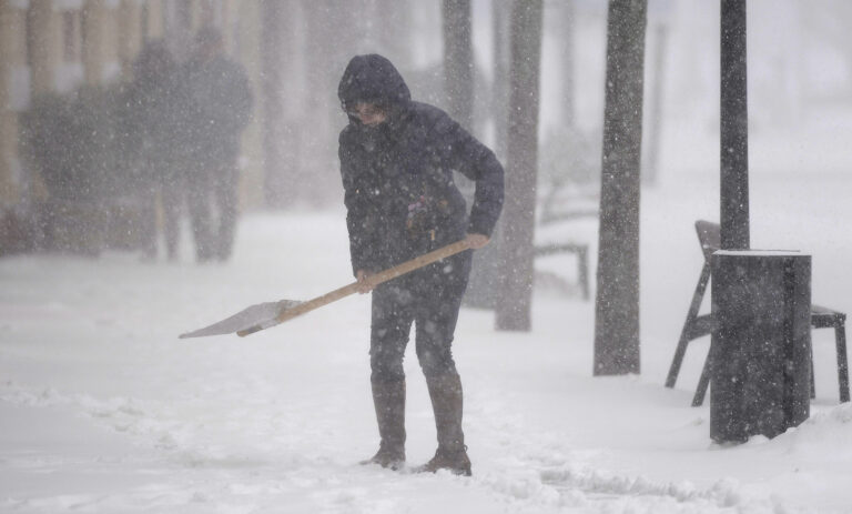 Do Trenčína dorazila zima. Kto sa postará o cesty a chodníky?