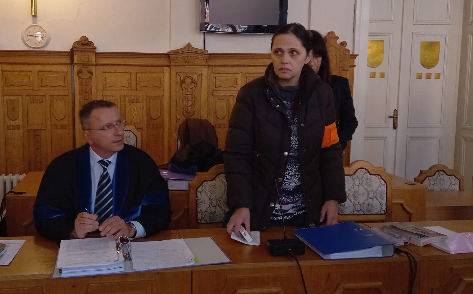 Renáta svoju vinu odmieta. Na fotografii s obhajcom Rastislavom Urbánim. Foto: Mário Kaprálik