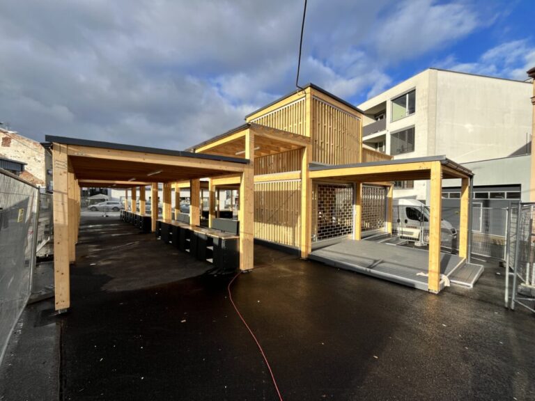 Mesto má nové kreatívne trhovisko, pôvodnú tržnicu prerobili v modernú, architektonickú stavbu