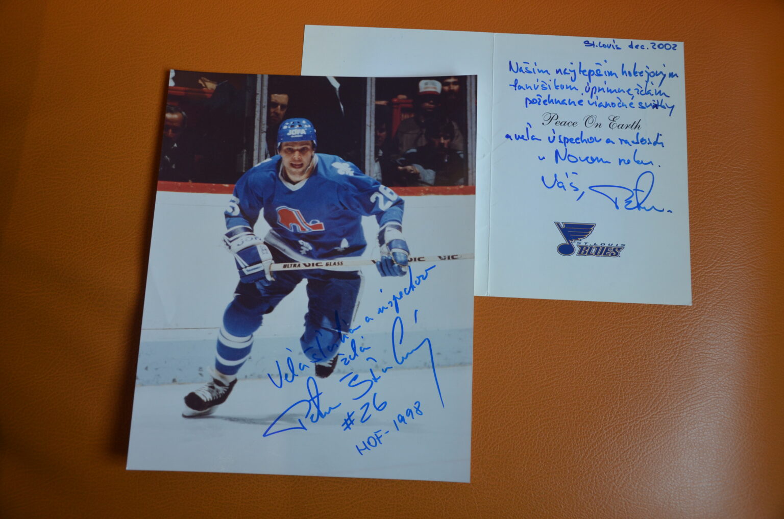 Niekoľko milých pozdravov dostal J. Kozák od hviezdy NHL Petra Šťastného. Foto: Dušan Guman