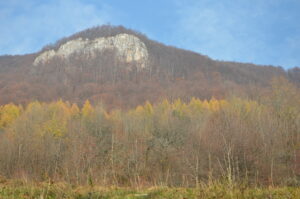 Revúcka vrchovina: Raritné aragonity a čerešňový raj