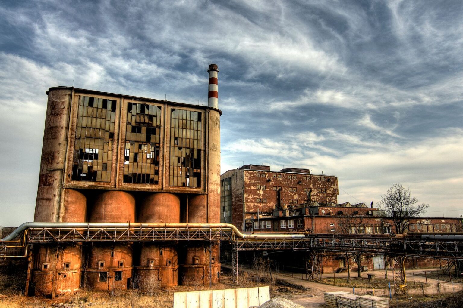Opustený priemyselný areál, ideálne miesto pre urbex-bádateľov. Foto: Urbex Slovakia
