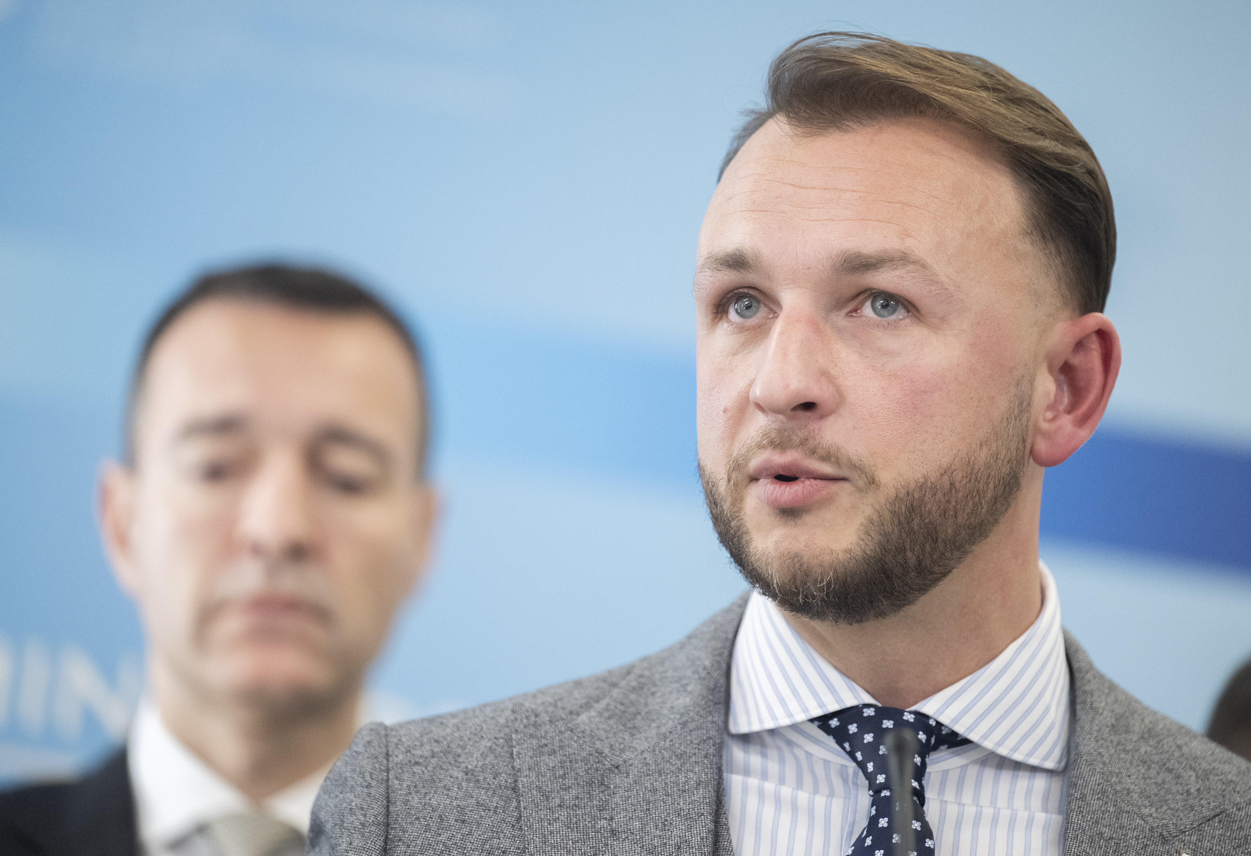 Šutaj Eštok: Na stovkách škôl na Slovensku v utorok ráno nahlásili bombu