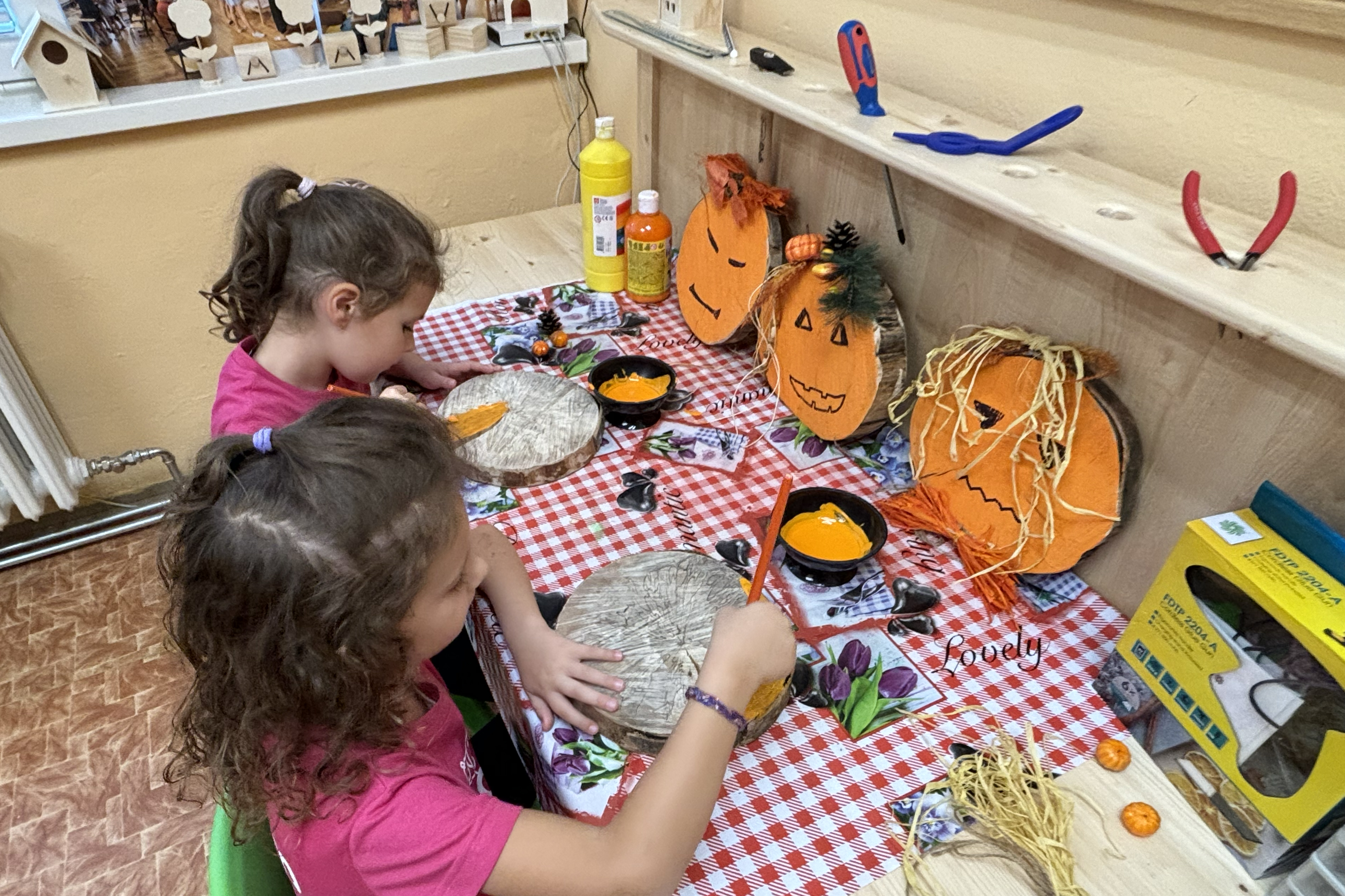 Samosprávy zvyšujú poplatky za materskú školu. Ako je na tom Trenčín?