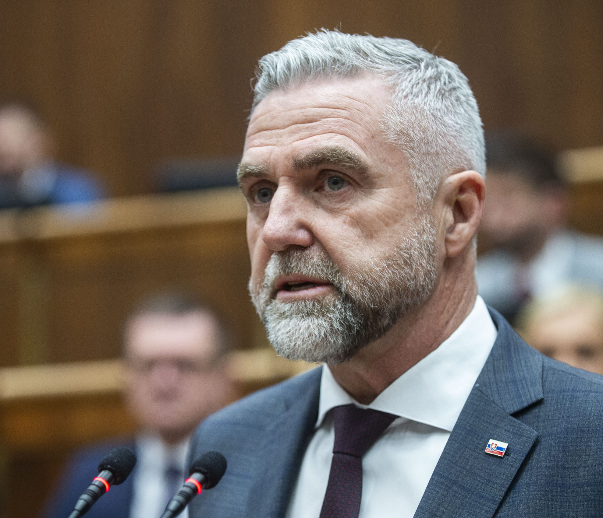 Gašpar predložil pozmeňujúci návrh k rokovaciemu poriadku