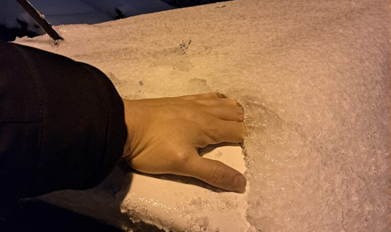 Pripravte sa na mrznúci dážď a vrstvy ľadu. Ženie sa mimoriadne nebezpečné počasie