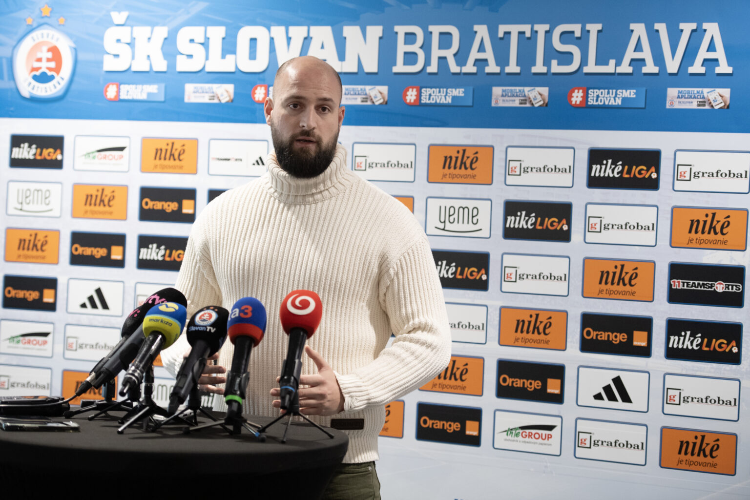 Na snímke generálny riaditeľ futbalového ŠK Slovan Bratislava Ivan Kmotrík mladší počas štartu zimnej prípravy pred jarnou časťou futbalovej Niké ligy v Bratislave 10. januára 2024. Foto: Pavel Neubauer/TASR