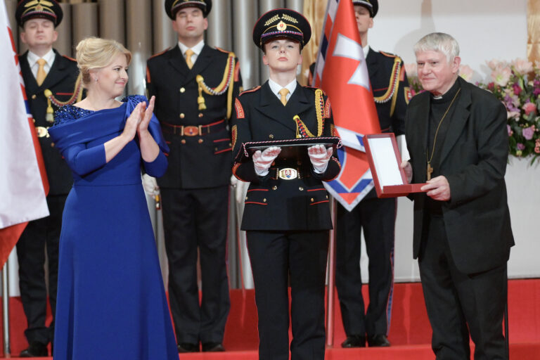 Český biskup a disident Václav Malý vníma udelenie štátneho vyznamenania ako záväzok