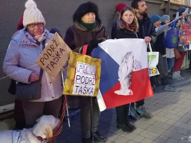 Proti Pellegrinimu protestovalo niekoľko desiatok ľudí