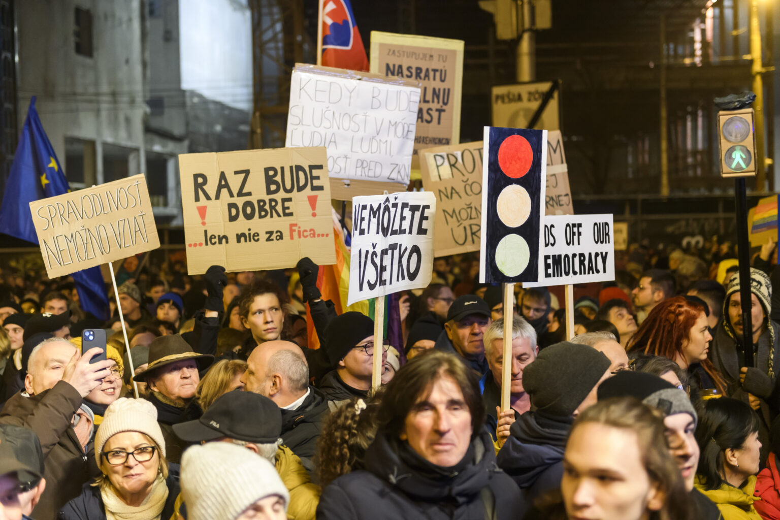 Na snímke ľudia počas protestného zhromaždenia PS, SaS a KDH proti návrhu trestného zákona. Foto: Jaroslav Novák/TASR
