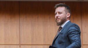 Akú nádej na prešetrenie pandémie a opatrení proti covidu vyvoláva MUDr. Peter Kotlár