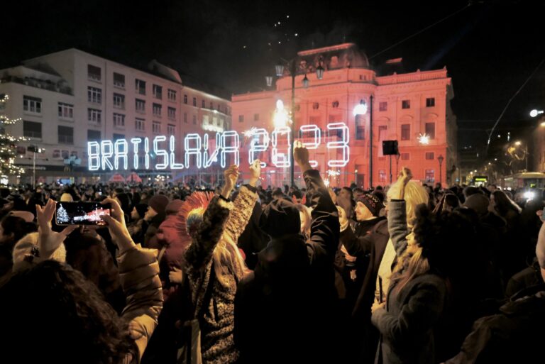 Kontroverzný vianočný večierok magistrátu predsa len zaplatili Bratislavčania