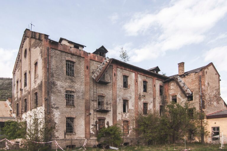 Štát chce zbúrať industriálne slovenské pamiatky, zastaviť to chce združenie Čierne diery