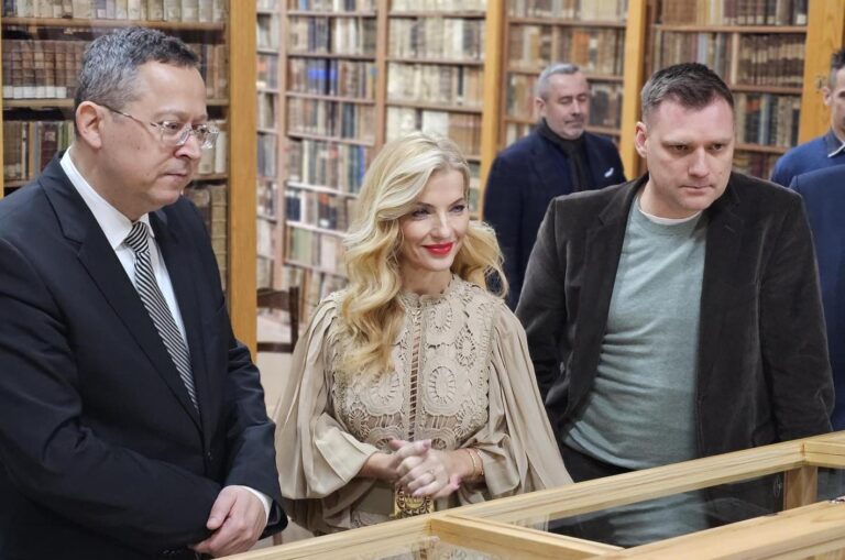 Unikátnej Lyceálnej knižnici v Kežmarku konečne svitá na lepšie časy, pomoc prisľúbili viacerí ministri