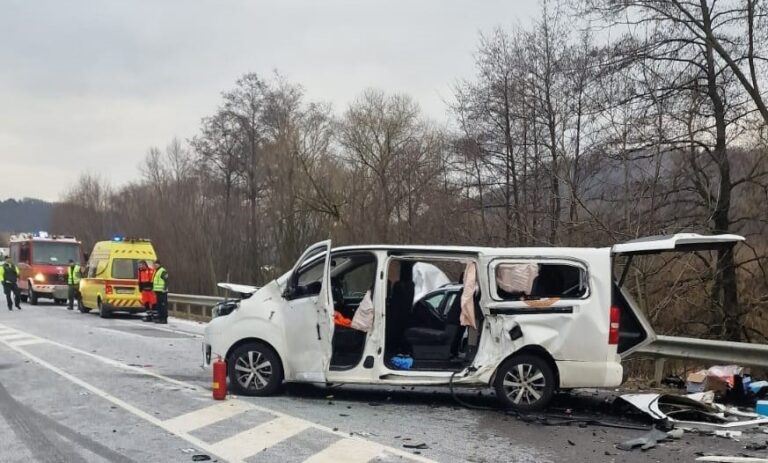 RÁZTOČNO - Ranná dopravná nehoda pri obci Ráztočno sa skončila tragicky