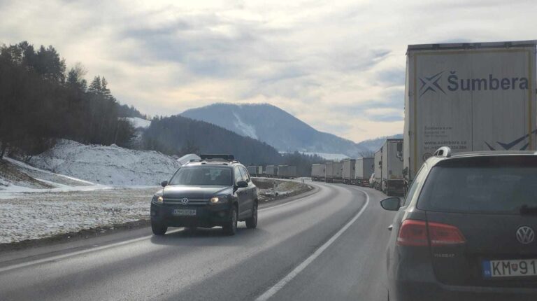 Vodiči, zoberte si kávu: Na ceste do Žiliny sa zdržíte