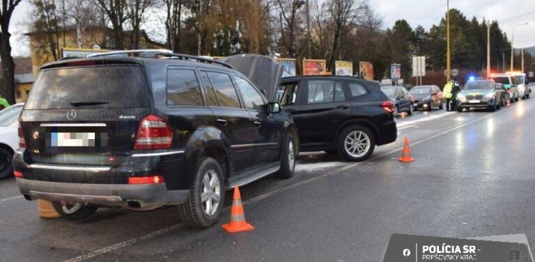 Mladík bez vodičáku nasadol do cudzieho auta a odišiel do mesta. Tam nabúral