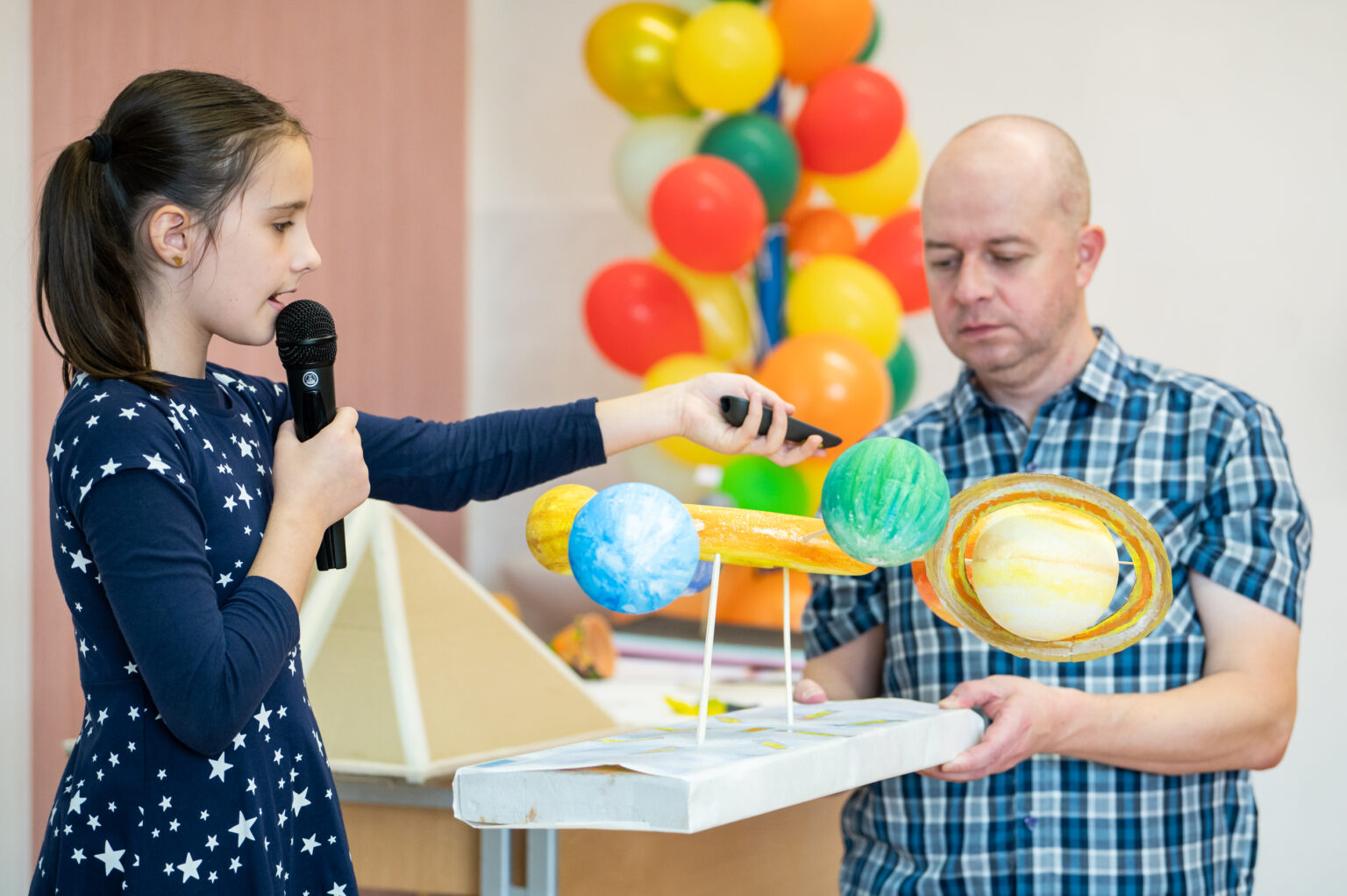 Nadané deti prezentujú svoj talent aj pred vysokoškolákmi. Foto: Veronika Mihaliková
