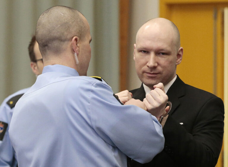 Nórsky masový vrah Anders Breivik nie je duševne chorý, tvrdia odborníci v posudku