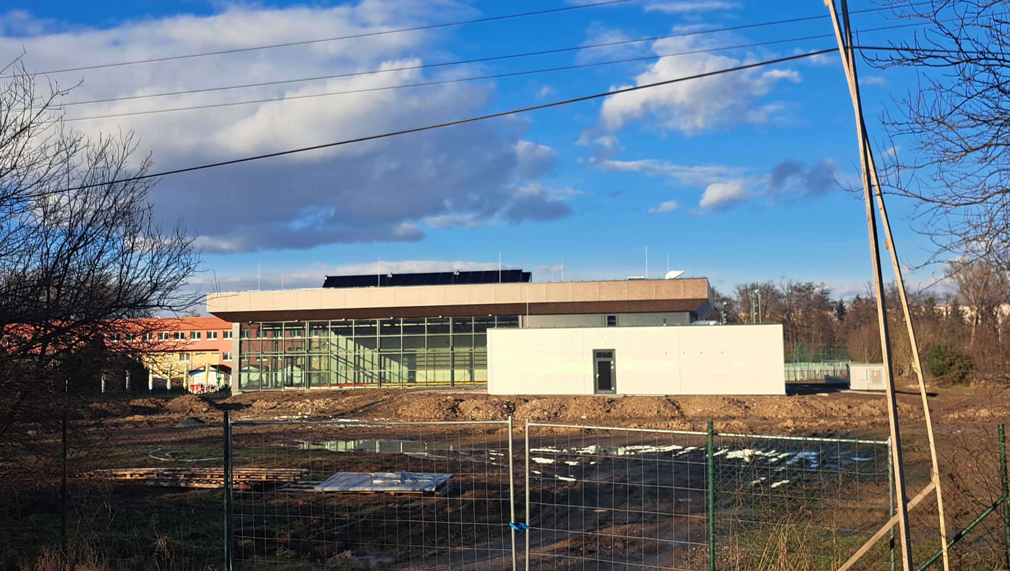 V najväčšom meste na juhu stredného Slovenska sa obyvatelia po 9 rokoch dočkajú novej plavárne