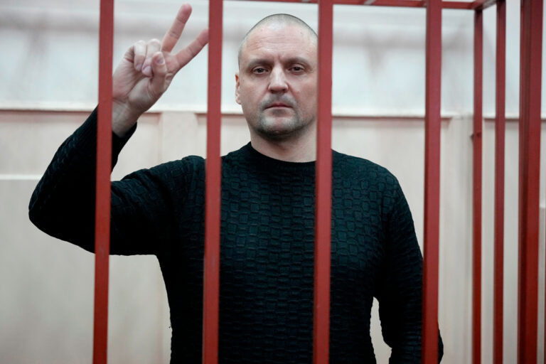 Putinov kritik Udaľcov dostal šesť rokov v trestaneckej kolónii