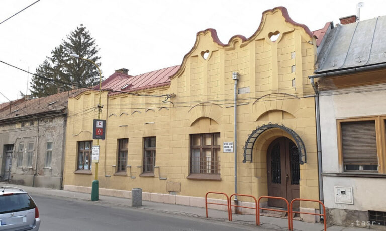 Mesto Lučenec obnovilo strechu altánku pri secesnej vile na Jókaiho ulici